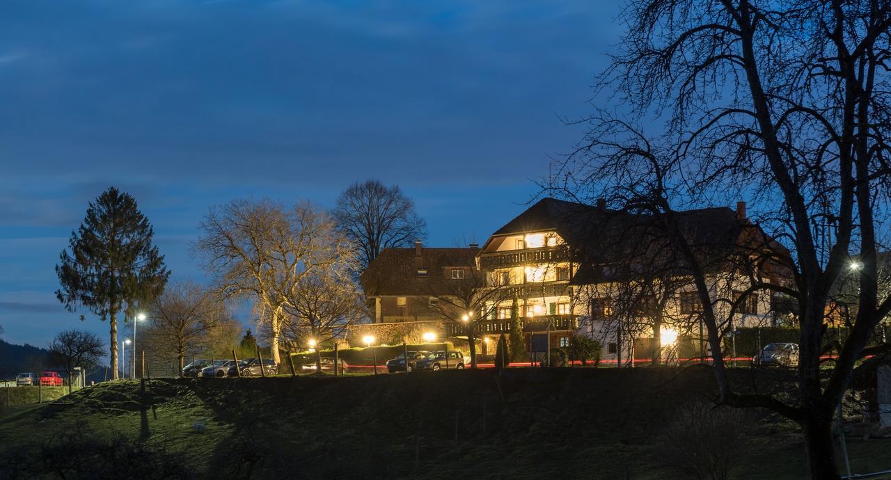 Genusshotel Hirschen - Erholung Im Gruenen Sallneck Bagian luar foto