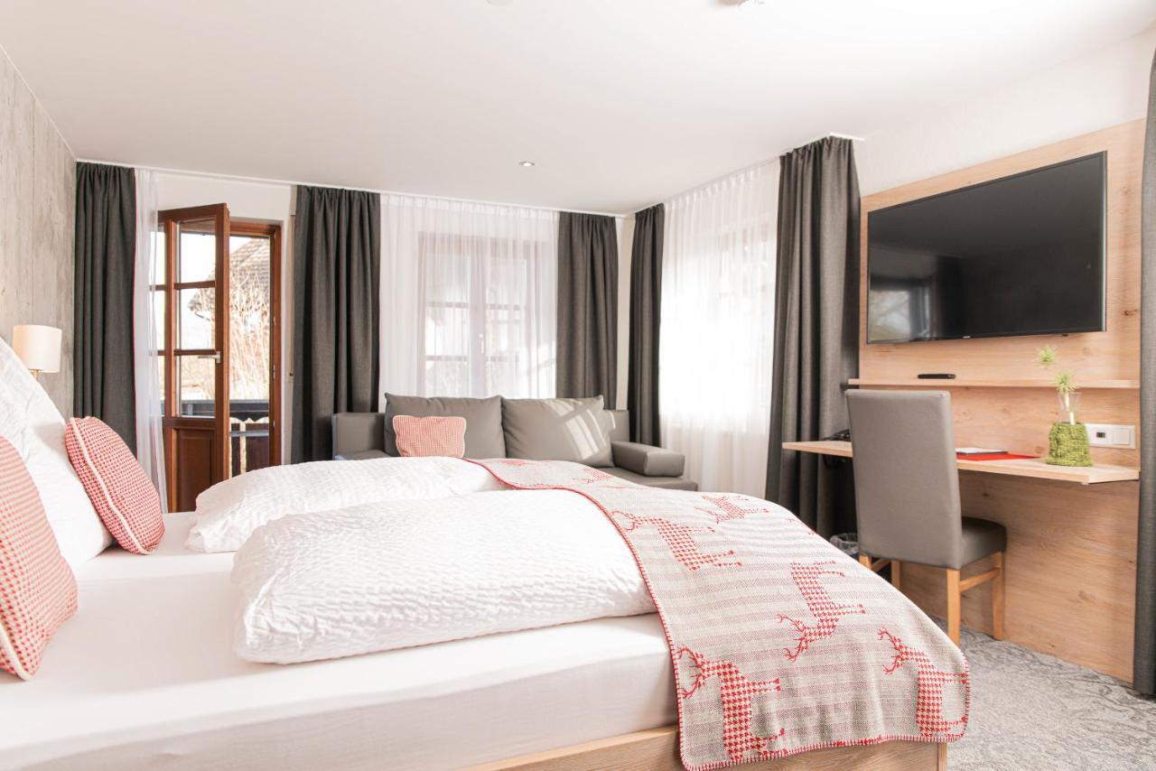 Genusshotel Hirschen - Erholung Im Gruenen Sallneck Bagian luar foto